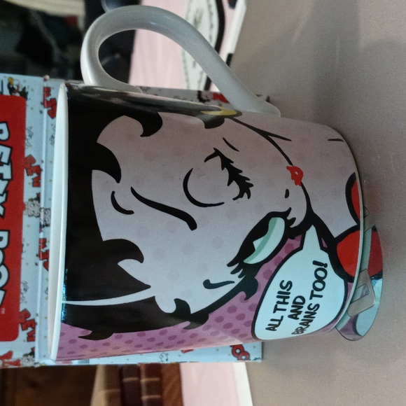 vandoor Other - 2014 Betty Boop mug "all this and brains too" NWT
